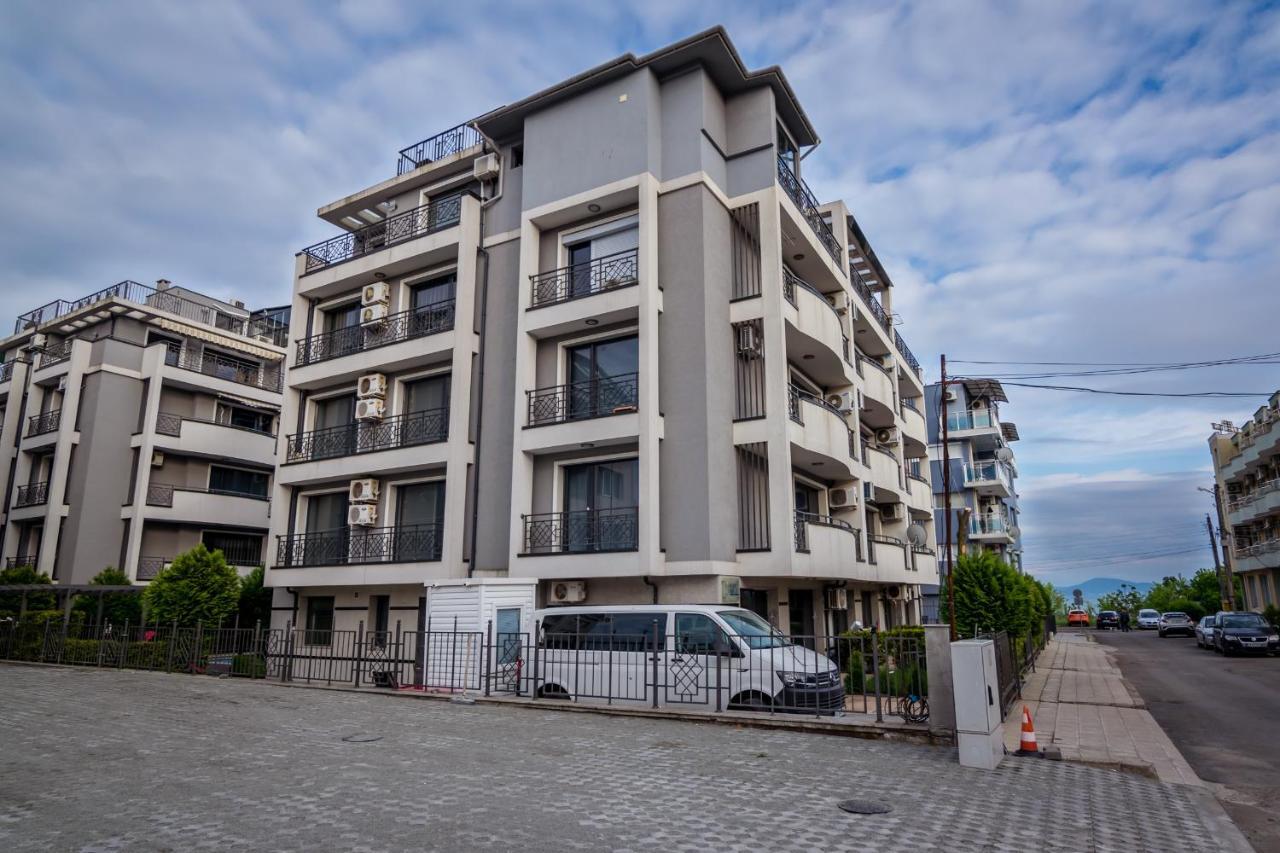 Cozy One-Bedroom Apartment In Night Breeze Burgas City Exterior foto