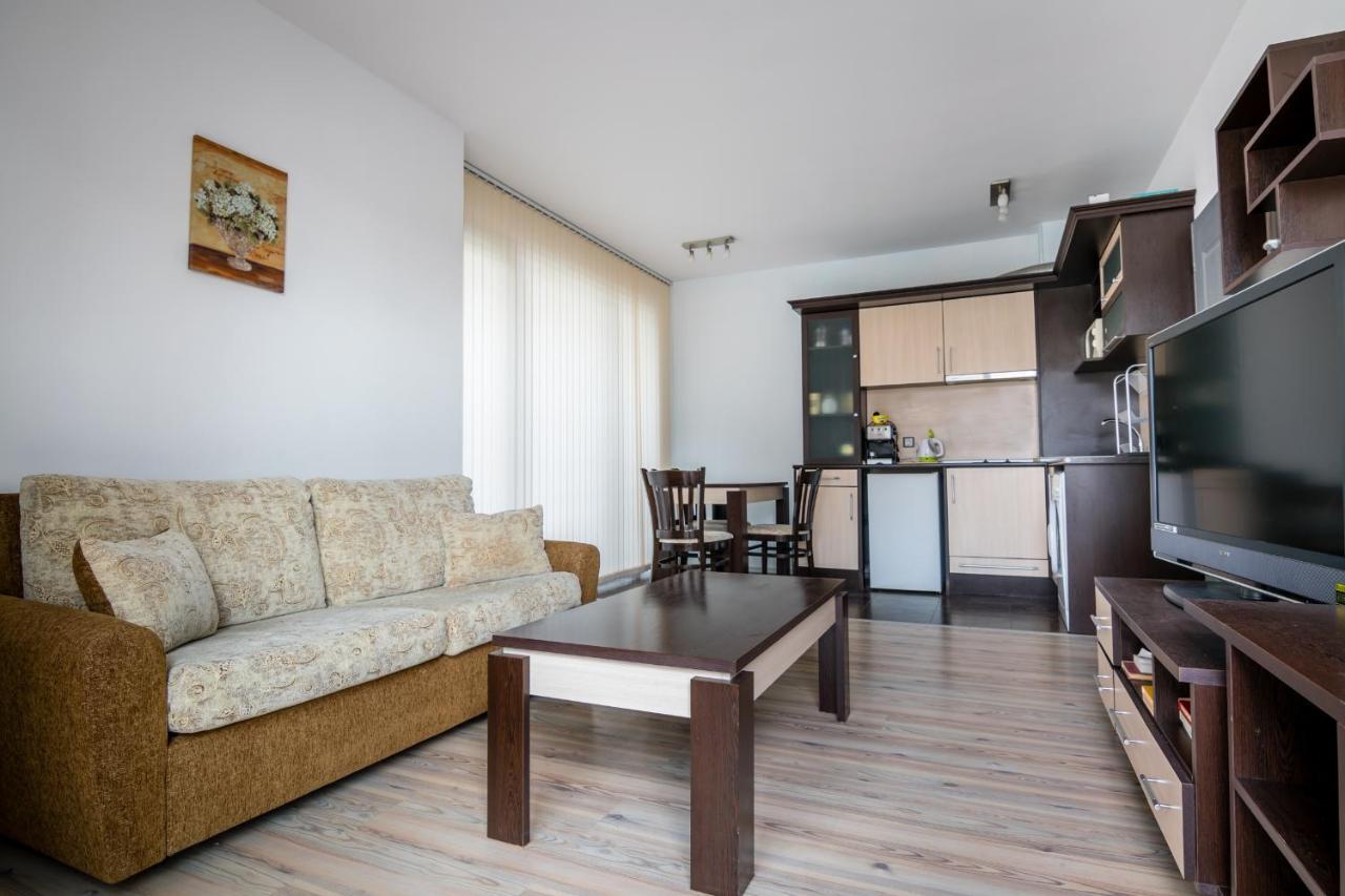 Cozy One-Bedroom Apartment In Night Breeze Burgas City Exterior foto