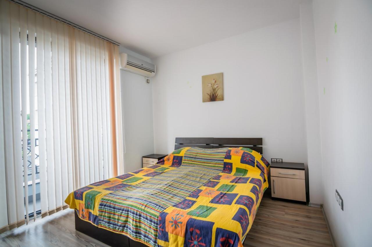 Cozy One-Bedroom Apartment In Night Breeze Burgas City Exterior foto